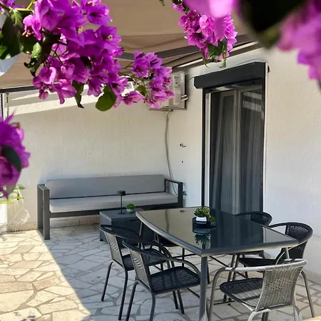 아파트 Bougainvillea Terrace Kaštela
